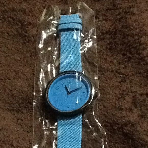 Watch - Picture 2 of 3